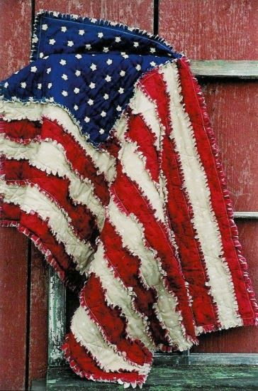 My Cute Idea: American Flag Rag Quilt Flag Rag Quilt, Rag Flag, American Flag Quilt, Quilt Decor, Rag Quilt Patterns, Flag Quilt, Patriotic Quilts, Quilt Of Valor, Patchwork Quilting