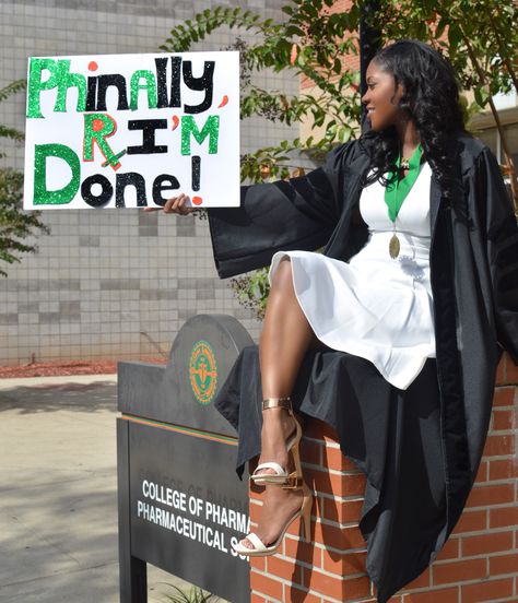 FAMU pharmacy graduation shoot. Pharmacy Tech Graduation Pictures, Pharmacy Tech Photoshoot, Pharmacist Graduation Pictures, Pharmacy Photoshoot, Pharmacy Graduation Pictures, Pharmd Graduation Party, Graduation Pharmacy, Pharmd Graduation, Pharmacy School Graduation Party