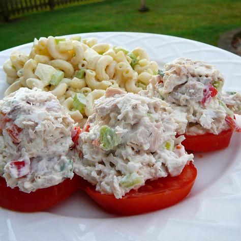 Feta Chicken Salad Feta Chicken Salad, Basic Chicken Salad, Basic Chicken Salad Recipe, Best Chicken Salad Recipe, Feta Chicken, Red Bell Peppers, Healthy Chicken Salad, Chicken Salad Recipe, Macaroni Salad