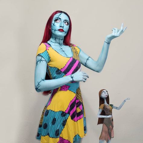 Sally the nightmare before Christmas cosplay body painting Sally From The Night Before Christmas, Tim Burton Cosplay, Sally Nightmare Before Christmas Costume, Nightmare Before Christmas Cosplay, Tim Burton Costumes, Halloween Casal, Sally Halloween Costume, Sally Cosplay, Tim Burton Disney