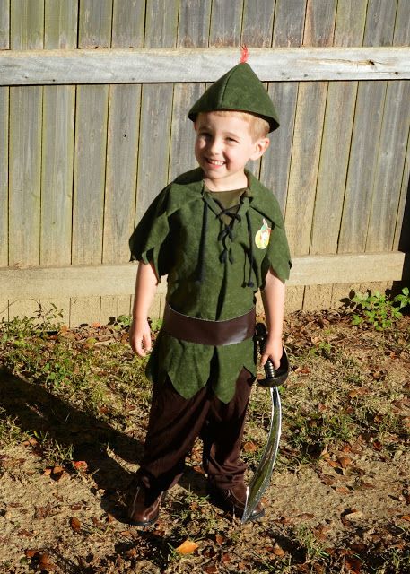 The Journey of Parenthood...: Off to Neverland! Disfraz Peter Pan, Peter Pan Kostüm, Peter Pan Halloween, Tinkerbell Shoes, Baby Shoes Tutorial, Peter Pan Costumes, Peter Pan Costume, Kostum Halloween