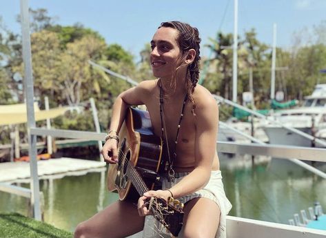 ¸,✵°✵𝕂𝕒𝕥𝕚𝕖✵°✵,¸ on Twitter: "This hairstyle is so important to me… " Jake Kiszka, Name Songs, Guitar Playing, Rock Songs, Middle Name, Jim Morrison, Women Names, American Singers, Net Worth