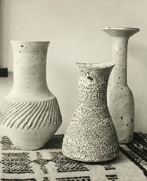 lucie rie modernist potter Lucie Rie, Keramik Vase, Ceramic Vessel, Ceramic Vases, Clay Ceramics, Ceramic Artists, Handmade Pottery, Ceramic Sculpture, Wabi Sabi