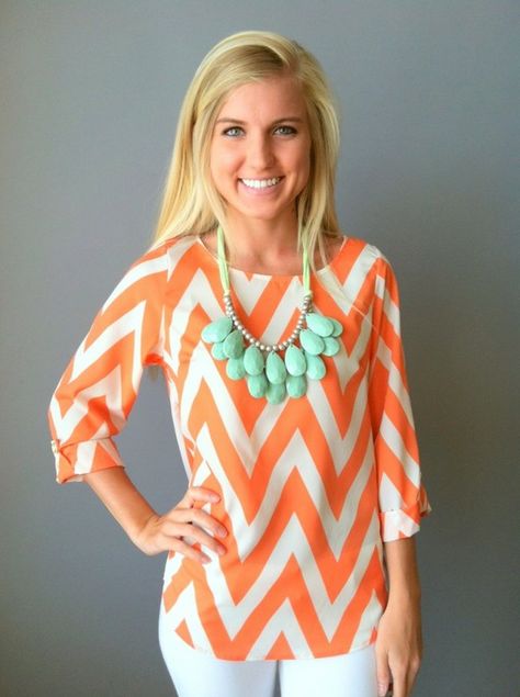 Love this look..need to get some nice church clothes like this Chevron Outfit, Chevron Top, Top Outfit, Summer Color, Chevron Print, Color Contrast, Up Girl, Sweater Weather, Fashion Sense