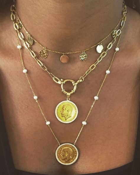 Gold Coin Necklace Design, Gold Coin Jewelry, Gold Stone Necklace, Coin Necklace Gold, Coins Jewelry, Gold Coin Necklace, Classy Jewelry, Gold Coin, Coin Jewelry