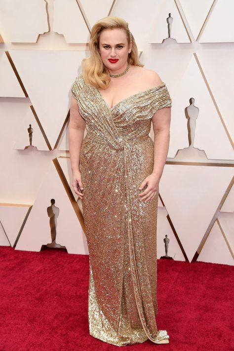 The Ultimate Fashion Guide To The Oscars Red Carpet+#refinery29 Plus Size Red Carpet, Oscars 2020 Red Carpet, Oscars 2020, Award Show Dresses, Oscars Red Carpet, Wedding Dress Sequin, Shiny Dresses, Oscar Dresses, Gala Events