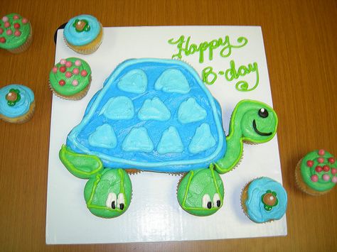 Turtle Cupcake Cake Turtle Cupcake Cake, Creative Cupcake Recipes, Turtle Cakes, Pull Apart Cakes, Turtle Cupcakes, Pull Apart Cupcake Cake, Pull Apart Cake, Cake For Her, Turtle Crafts