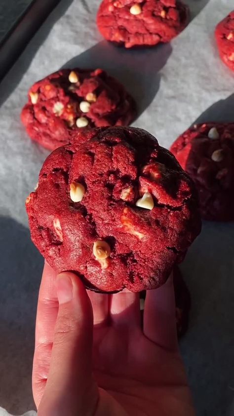 Red Velvet Nyc Cookies, Red Velvet Levain Cookies, Red Velvet Soft Cookies, Redvelvet Cookies, Nyc Cookies, Cookie Photography, Levain Cookies, Cookies To Make, Velvet Cookies