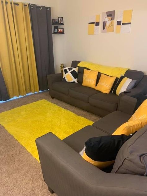 Yellow And Black Living Room Decor, Yellow And Brown Living Room, Yellow Grey Living Room, Yellow Living Room Ideas, Mustard Living Rooms, Living Room And Dining Room Decor, Yellow Decor Living Room, Comfortable Bedroom Decor, Brown Sofa Living Room