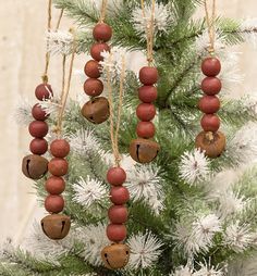 Jingle Bell Ornaments, Jingle Bell Crafts, Beaded Ornaments Diy, Painted Wood Beads, Wood Beads Diy, Diy Christmas Ornaments Easy, Bell Ornaments, Christmas Ornaments Homemade, Christmas Charms