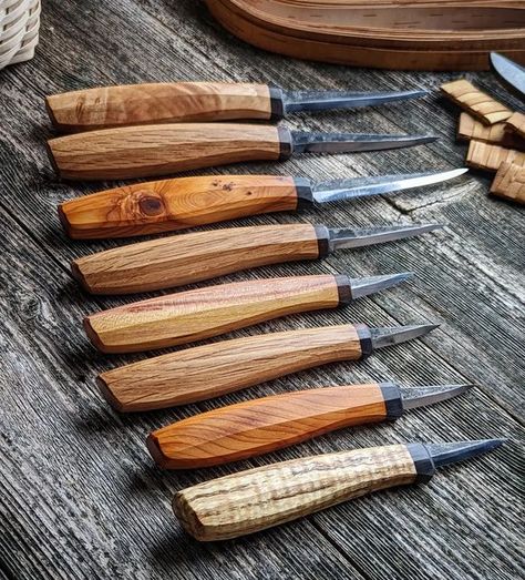 Carving Knife Handle, Wood Spoon Carving, Army Images, Green Woodworking, Spoon Carving, Chip Carving, Knife Handle, Carving Wood, Wood Spoon