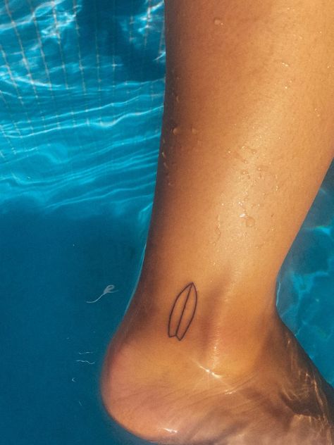 Tiny Beach Tattoos Simple, Tiny Surf Tattoo, Tattoo Ideas Surfing, Tiny Surfboard Tattoo, Small Surfboard Tattoo, Minimalist Surf Tattoo, Surf Board Tattoo Design, Beach Girl Tattoo, Surfer Nails