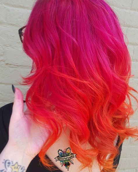 18 Shades of Hair Color Show Neon Hair Color, Pink And Orange Hair, Red Orange Hair, Toned Hair, Sunset Hair, Hair Colorful, Neon Hair, Coloured Hair, Beautiful Hair Color