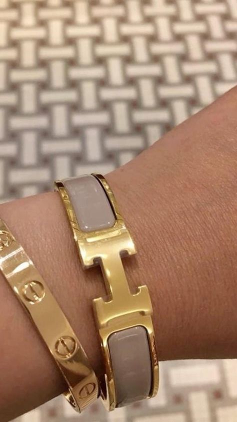 Hermes Bracelet Aesthetic, Bijoux Piercing Septum, Hermes Bracelet, Preppy Jewelry, Wrist Jewelry, Luxe Jewelry, Dope Jewelry, Classy Jewelry, Expensive Jewelry