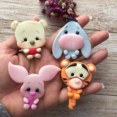 Disney Art Diy, Polymer Clay Kunst, Easy Polymer Clay, Clay Crafts For Kids, Polymer Clay Kawaii, Polymer Clay Diy, Polymer Clay Animals, Polymer Crafts, Fondant Figures