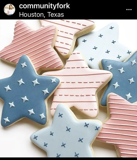 Star Decorated Sugar Cookies, Star Royal Icing Cookies, Star Sugar Cookies Decorated, Star Cookie Decorating Ideas, Star Cookies Decorated, Iced Christmas Cookies, Star Sugar Cookies, Heart Sugar Cookies, Heart Sugar Cookie