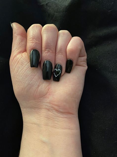 Barbed Wire Heart, Nails With White, Black Coffin Nails, Wire Heart, Short Coffin, Short Nails Art, Short Nail, Barbed Wire, Heart Nails