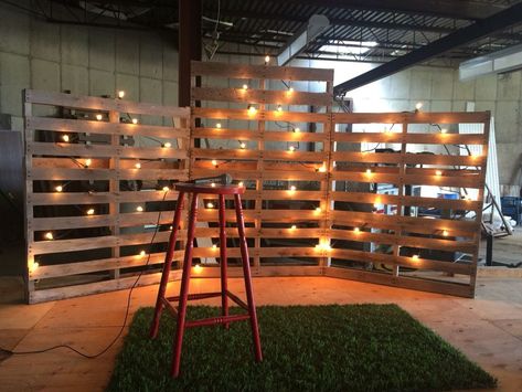 Pallet Stage Backdrop, Farm Stage Decor, Pallet Stage Design, Diy Outdoor Stage, Outdoor Stage Ideas, Small Stage Design, Simple Stage Design, Pallet Stage, Backyard Stage