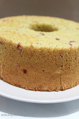 Wen's Delight: Pistachio & Raspberry Chiffon Cake @ Junko Fukuda Mocha Chiffon Cake Recipe, Chiffon Cheesecake, Mini Cherry Cheesecakes, Pistachio Raspberry, Chiffon Cake Recipe, Mug Cake Microwave, Banana Cake Recipe, Ukrainian Recipes, Baking Cakes