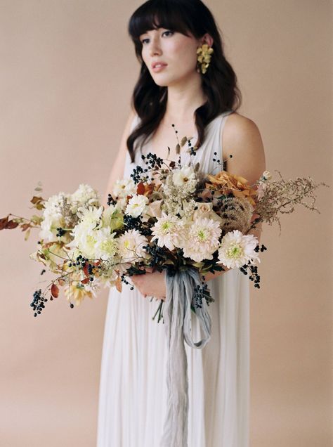 Modern chic wedding ideas in muted winter & autumn tones | Chicago Wedding Inspiration Bright Wedding Bouquet, Chic Wedding Ideas, Ivory Bridal Bouquet, Evergreen Flowers, Modern Chic Wedding, Modern Bouquet, Pastel Bouquet, Autumn Tones, Beautiful Bouquets