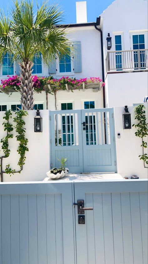 Surf House Exterior, White Beach House Exterior, Modern Coastal Home Exterior, Florida House Exterior, Beach House Exterior Colors, White Beach Houses, Coastal Home Exterior, Beach Houses Architecture, Small Beach Houses