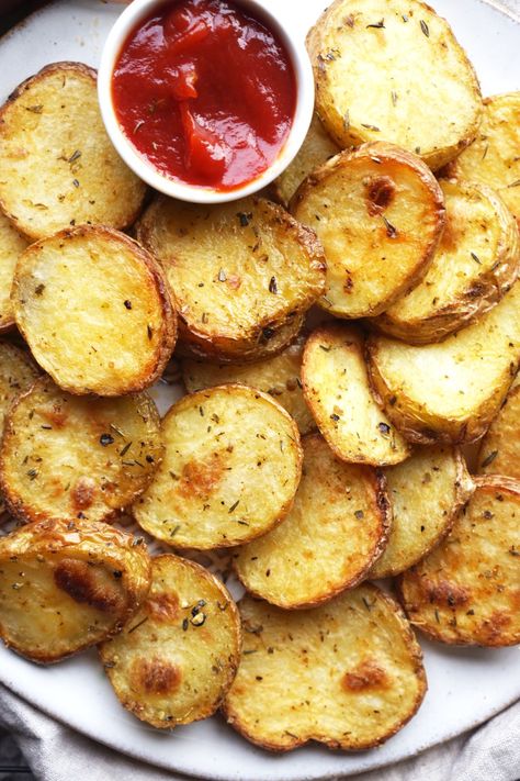 Potato Slices In Oven, Oven Baked Sliced Potatoes, Roasted Potato Slices, Potato Home Fries, Cottage Fries, Healthy Chip Alternative, Potato Fries Baked, Baked Potato Slices, Bean And Vegetable Soup