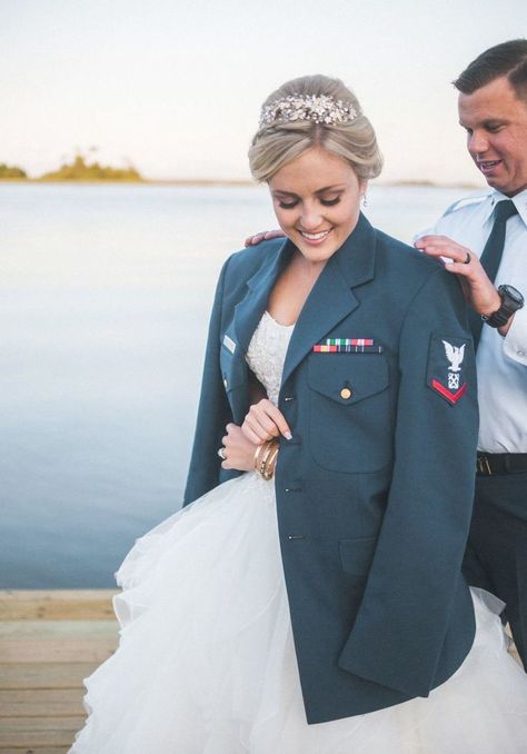 Navy Military Weddings, Raf Wedding, Airport Couple, Military Wedding Marine, Military Wedding Army, Platoon Movie, Military Wedding Photography, Navy Pictures, Usmc Wedding