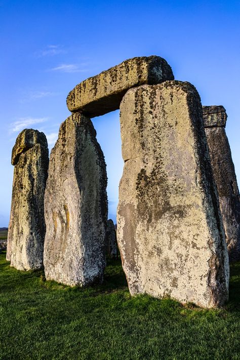 Stonehenge England, Megalithic Monuments, Ancient Egyptian Architecture, Green Grass Field, Famous Monuments, Gray Rock, Standing Stone, The Enchantments, Grass Field