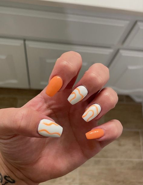 nails Neon Orange And White Nails Acrylic, White And Orange Nails Short, Cute Orange And White Nails, Orange And White Fall Nails, Simple Orange And White Nails, White And Neon Orange Nails, Orange Nails With White Design, Orange Nails For Spring, Nail Designs Orange And White