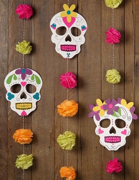 Dia de los Muertos Girnardas (8) Diy Halloween Garland, Dia De Los Muertos Party Ideas, Den Mrtvých, Skull Decorations, Day Of The Dead Diy, Dia De Los Muertos Decorations Ideas, Halloween Girlande, Day Of The Dead Party, Halloween Fest