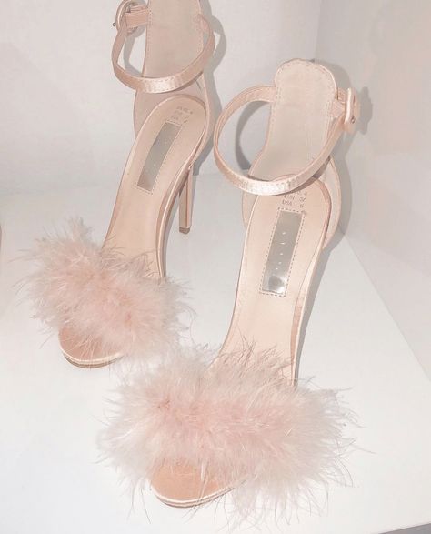 Everyday Heels, Corset Fashion Outfits, Fluffy Shoes, Fancy Heels, Pastel Girl, Pretty Shoes Sneakers, Girly Shoes, Aesthetic Shoes, Pink Pastel