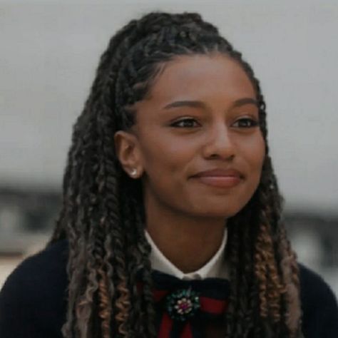 gossip girl reboot • 'hope stinks', 1x05 • monet de haan • savannah smith Monet De Haan, Jessica Martin, Cabin 10, Rabastan Lestrange, Savannah Smith, Morgan Black, Gossip Girl Reboot, Box Braids Hairstyles For Black Women, Find Happiness