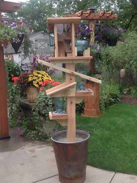 Diy Chipmunk House, Chipmunk Feeder Diy, Chipmunk House Diy, Bird Feeder Station Ideas Diy, Chipmunk House, Chipmunk Feeder, Squirrel House, Driveway Fence, Squirrel Home