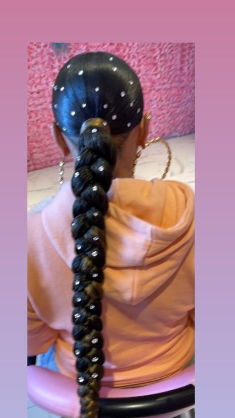 Creative Hairstyles For Black Women Natural, Braided Ponytail With Diamonds, Diamond Part Braids, Braided Ponytail With Rhinestones, Ponytail With Gems, Ponytail With Rhinestones, Diamond Ponytail, Flower Afro, Pretty Recipes