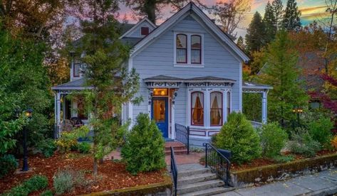 c.1887 Victorian Cottage in Nevada City CA $1,600,000 - OLD HOUSE CALLING #cottages #victoriancottages #californiavictorian Nevada Homes, Redwood Tree, Old Houses For Sale, Nevada City, Modern Appliances, Victorian Cottage, Entertaining Area, Cottage Homes, Historic Homes