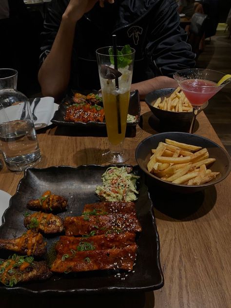 Date Dinner Aesthetic, Food Date Ideas, Food Dates, Restaurant Date, Dinner Date Aesthetic, Date Food, Indian Fast Food, Shopping Date, Couples Dinner