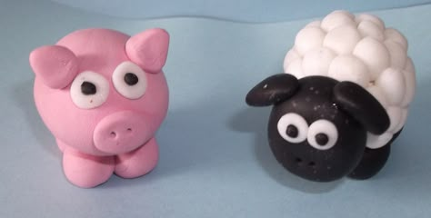 Plasteline Figures, Pig Clay Art, Modeling Clay Animals, Pig Clay, Play Dough Art, Easy Polymer Clay, Farm Craft, Tile Crafts, Modeling Clay