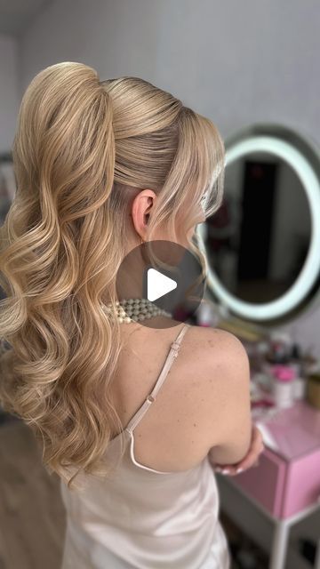 French Roll Hairstyle Wedding, Bridal Ponytail, Glamorous Wedding Hair, Jennifer Lopez Hair, Elegant Ponytail, Wedding Bun Hairstyles, Quinceanera Hairstyles, Glamorous Hair, Easy Hair Updos