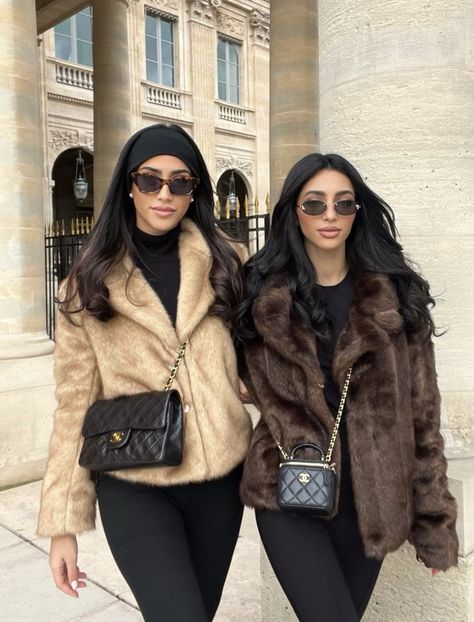 Fur Coat Aesthetic, Bad And Boujee Outfits, November Outfits, Look Office, Winter Outfits Aesthetic, Boujee Outfits, Europe Outfits, Winter Fashion Coats, Winter Fashion Outfits Casual