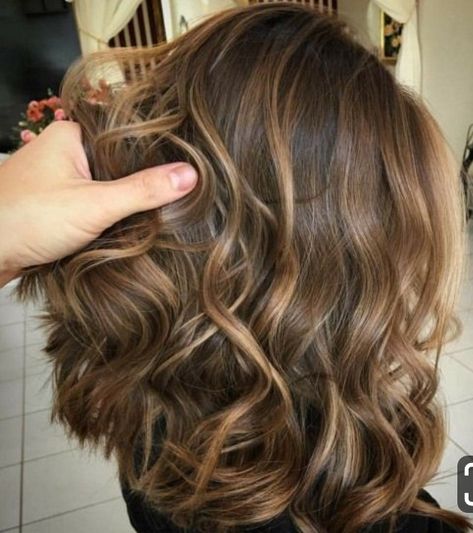 Dark Blonde Balayage, Beautiful Haircuts, Caramel Hair, Hair Done, Short Hair Balayage, Penteado Cabelo Curto, Brown Blonde Hair, Hair Color Trends, Blonde Balayage