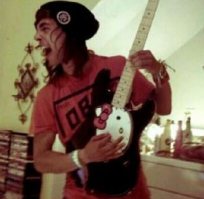 vic fuentes Emo Men, Kellin Quinn, Rawr Xd, Emo Guys, Pierce The Veil, Emo Bands, Emo Scene, The Veil, My Chemical