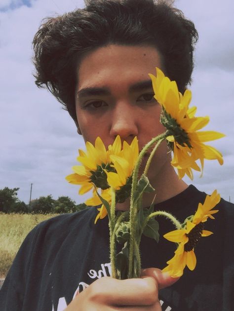 conan gray (@conangray) | Twitter Conan Gray Yellow, Sunflower Season, Baby Aesthetic, Conan Gray Aesthetic, Aesthetic Yellow, Flowers Yellow, Gray Aesthetic, Trendy Flowers, Aesthetic Boy