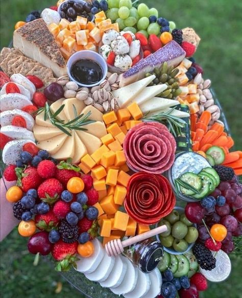 Charturerie Board, Fancy Charcuterie Board, Fancy Charcuterie, Charcuterie Board Fall, Fancy Cheese Board, Fall Cheese Boards, Grazing Food, Charcuterie Appetizers, Fancy Cheese