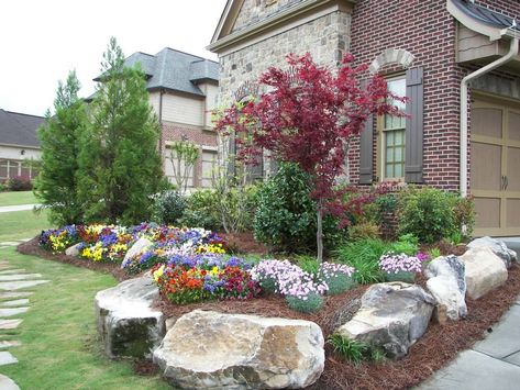 10 Jaw-Dropping Georgia Landscaping Ideas to Inspire You (Pictures) Georgia Landscape, Types Of Shrubs, Eastern Redbud, Landscaping Trees, Types Of Grass, Small Fountains, Low Maintenance Landscaping, Lawn Maintenance, Design Installation