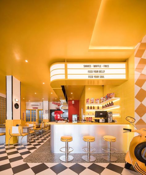 Bar Metal Design, Modern Diner Aesthetic, Pop Culture Interior Design, Fast Food Interior Design Ideas, Fast Food Restaurant Design Interiors, Retro Signage Design, Burger Interior Design, Burger Shop Interior Design, Burger Bar Interior