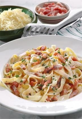 Best Chicken Carbonara Recipe from Scratch | MissHomemade.com Chicken And Bacon Carbonara, Tagliatelle Carbonara, Pasta A La Carbonara, Bacon Carbonara, Chicken Carbonara Recipe, Chicken Carbonara, Italian Chicken Recipes, Carbonara Recipe, Pasta Carbonara