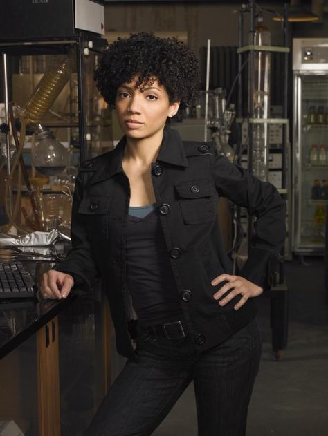 Astrid from Fringe.  I love her hair!  I wish mine looked like that. (Plus, it would be so easy to style.) Fringe Jacket Outfit, Jasika Nicole, Fringe Tv Series, John Noble, Anna Torv, Astral Projection, Black Curly Hair, Fringe Jacket, Fbi Agent