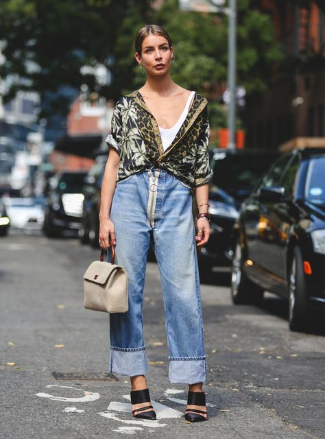 The Guaranteed Thrift-Store Win You Need To Start Looking For+#refinery29 How To Wear Heels, Looks Jeans, Street Style Blog, Denim On Denim, Rock Outfit, Nyfw Street Style, All Jeans, Outfit Trends, Outfit Inspiration Fall