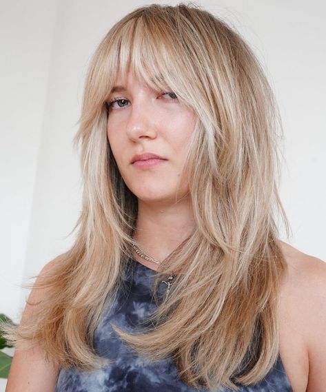 50 Most Trendy and Flattering Bangs for Round Faces in 2022 - Hadviser Medium Shaggy Hairstyles, Medium Shag, Medium Shag Haircuts, Textured Bangs, Bangs For Round Face, Face Framing Bangs, Shag Haircuts, Curly Bangs, Bangs With Medium Hair