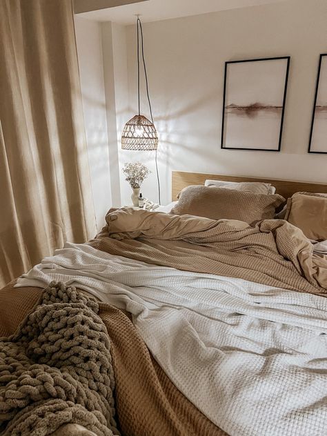 Layered neutral cozy bedding Tan Sheets Aesthetic, Beige Linen Duvet Cover, Light Brown Sheets Bedroom, Waffle Duvet Bedrooms, Brown And Beige Aesthetic Bedroom, Tan Blanket Bedroom, Tan Duvet Cover Bedroom Ideas, Tan Duvet Bedding, Warm Beige Bed